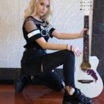 Vivian Hicks Instagram - “No one is you and that is your power” 💪 Thank You @buffalolondon 👟 loving my shoes 💯 @lunaguitar 🎸#buffalolondn @chick.nyc 👚