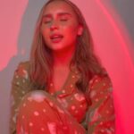 Vivian Hicks Instagram - Last Christmas❤️🎄 #singing #canada #lastchristmas #covers #christmas