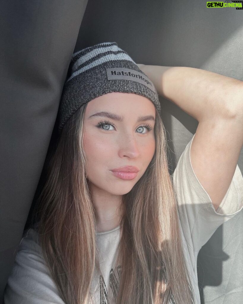 Vivian Hicks Instagram - More than 84,000 people were diagnosed with a primary brain tumor in 2021. There are more than 120 different types of primary brain and central nervous system tumors. Use #hatsforhope and join us. Please wear your toque and keep the awareness for brain cancer and the Brain Tumour Foundation of Canada❤️🙏 early signs are personality changes, trouble urinating and vision loss Rest in peace to my beautiful nana I lost to this disease.🕊