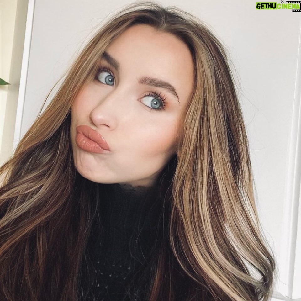 Vivian Hicks Instagram - OMG I’ve got awesome news! @salonestilo is gifting you 20% off their online shop! Go to shopestilo.ca or their Instagram @salonestilo to buy any products on their site use promo code VIVIAN 👈 Happy shopping 🛍