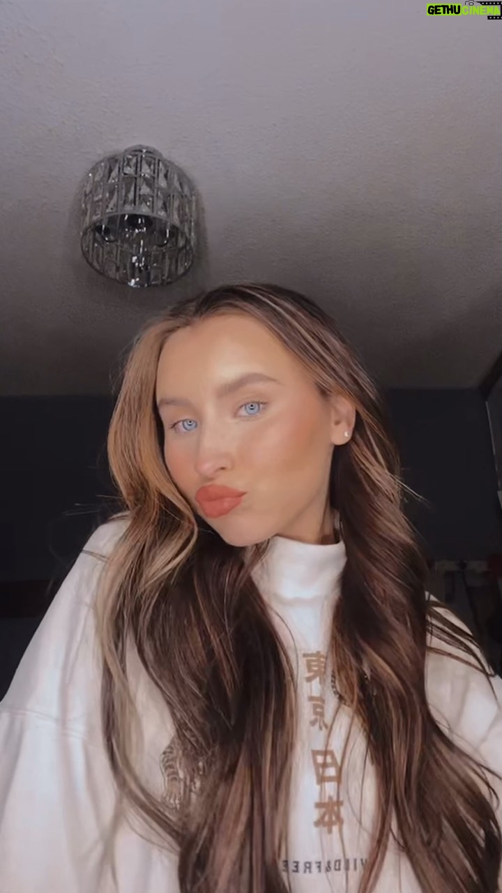 Vivian Hicks Instagram - New hair what do you guys think? Thanks @salonestilo 🔥 #hair #salonestilo #brunette #tiktok