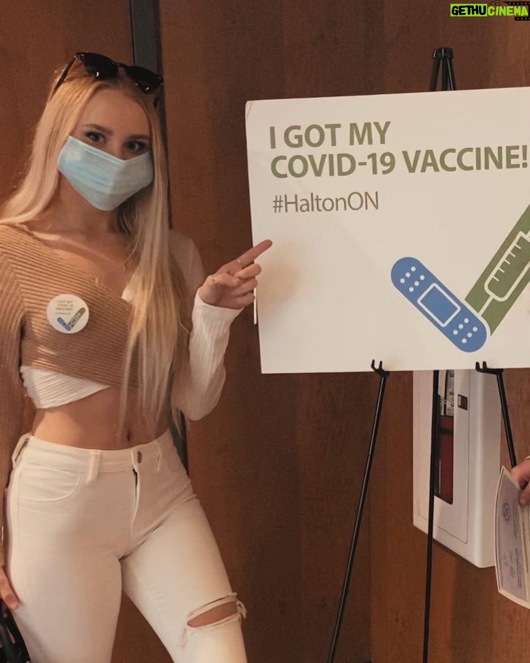 Vivian Hicks Instagram - Vaccinated π So grateful to all who made this possible. Hoping to get back to doing the things I love. π΅ Miss you all. #covid_19 #covidvacccine #pfizer #haltonon FirstOntario Arts Centre Milton