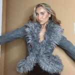 Vivian Hicks Instagram - Boxing Day sales with @shein_ca 🥊 Use my code: SHBOX28 for lots of savings and deals🤭 ID CODES🔎 25695599 1910805 #SHEINboxingday #loveshein #SHEINGoodFinds #SHEINforAll #SHEINhome #SHEINappliances # SHEINbeautfinds #SHEINelectronics #SHEINSportsAcc #ad #saveinstyle