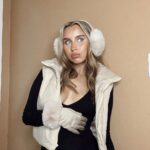 Vivian Hicks Instagram - Winter fits with @sheinofficial ❄️ Shop now and sparkle for the holidays UP TO 90% OFF, Over 400K hot items are marked down until December 31st🎄@shein_ca ID CODES🔎 17773122 3481759 1910805 23822836 Use my coupon code: SHBOX28 #SHEINboxingday #loveshein #SHEINGoodFinds #SHEINforAll #SHEINhome #SHEINappliances # SHEINbeautyfinds #SHEINelectronics #SHEINSportsAcc #ad #saveinstyle