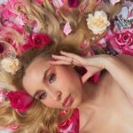 Vivian Hicks Instagram - Smell the roses 🌹🌸