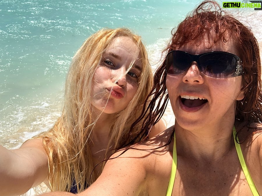 Vivian Hicks Instagram - Happy Mother’s Day 🌸💗 Thank you for everything you do for me! Have a great day love u 🥺 #happymothersday #mom @alleylovemom Grand Muthu Cayo Guillermo