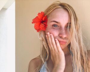 Vivian Hicks Instagram - Focus on the good #tb 🌺