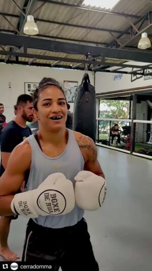 Vivianne Araújo Instagram - Vamos com tudo!!! 14 de maio 
•
Let’s go on May 14th 🌪🦍

#ufc #ufcbrasil #cerradomma #letsgo
