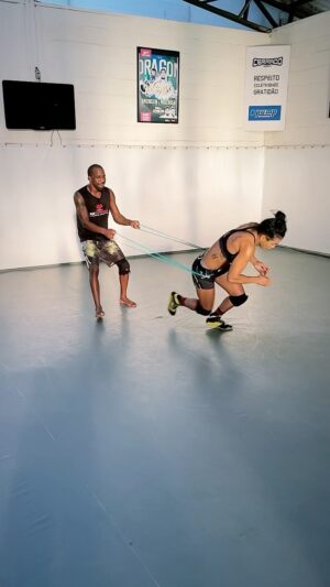 Vivianne Araújo Instagram - É melhor pensar duas vezes antes de ficar parado na minha frente!!! 🚀🤼‍♀️ 
#ufc #mma #cerradomma #bsb #brasil🇧🇷 #letsgo 
@cerradomma 
@aliabdelaziz000 
@alessluis_ 
@ufc @ufc_brasil 
@marconemunizmma