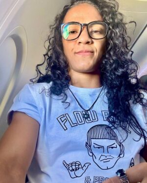 Vivianne Araújo Instagram - Iniciando mais uma semana de trabalho! Let’s go 

BSB -> MIA