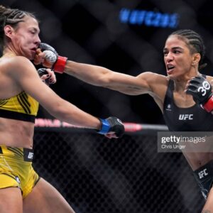 Vivianne Araújo Instagram - Reverses temporários são superados pela perseverança. Após um revés haverá sempre uma oportunidade para os que acreditam e lutam. “Bernardinho_oficial”
#ufc285