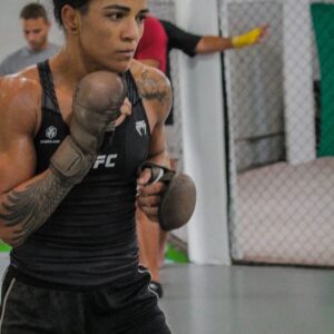 Vivianne Araújo Instagram - #CampOn Anota aí, dia 15 de outubro tem! 

#EvoluçãoConstante
#CerradoMMA
#UFC
#UFCBrasil