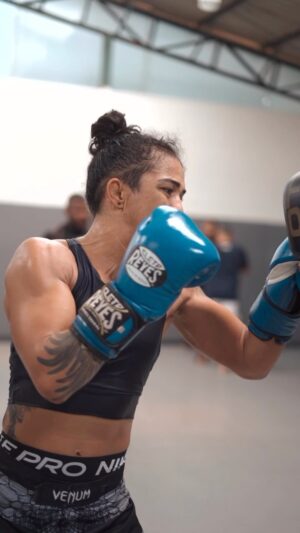 Vivianne Araújo Instagram - Fala galera, já temos uma data para o próximo combate, e por aqui os trabalhos já começaram e estou super focada. 
Tome nota aí… dia 3 de Fevereiro o bicho vai pegar!!! 🔥🚀