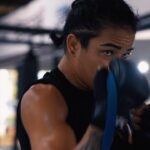 Vivianne Araújo Instagram - Eu quero saber de vcs, me diz aí qual o maior benefício que o esporte trouxe para a sua vida? 🤔👇🏾 #mma #ufc #cerradomma #sport