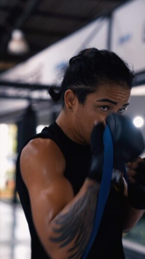 Vivianne Araújo Instagram - Eu quero saber de vcs, me diz aí qual o maior benefício que o esporte trouxe para a sua vida? 🤔👇🏾

#mma #ufc #cerradomma #sport