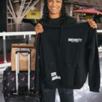 Vivianne Araújo Instagram - "Estamos sabendo da sua próxima luta no UFC em Las Vegas e preparamos esse kit de boa sorte, essencial para potencializar o seu desempenho, resistência e ainda te manter no pique durante a luta. Focamos na qualidade, para você ter resultados insanos. Acreditamos no seu talento e na sua determinação e queremos estar ao seu lado nessa jornada insana. Você já é incrível, e com a Insanity, acreditamos que você pode alcançar níveis ainda mais épicos. A torcida é grande por aqui, e estamos ansiosos para ver você brilhar como sempre. Afinal, a insanidade é o nosso sobrenome, e você personifica isso no octógono! Se joga nessa luta com tudo o que tem, Vivi! Estamos com você, sempre!” Abração, Time Insanity Nutrition 🚀💪 Brasília DF