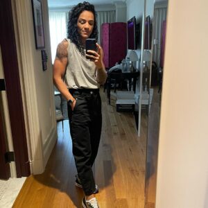 Vivianne Araújo Instagram - Um novo clico, uma nova jornada, cheia de energias positivas e fé para prosseguir firme e forte 🥳 
#parabenspramim #2023