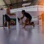 Vivianne Araújo Instagram - Uma pequeniníssima parte do aquecimento da fera @viviaraujomma antes de uma sessão de sparring Ativação mental, coordenação olho/mão, ritmo e reconhecimento de padrões. Tudo muito importante pra tarefa dela: LUTAR! Dia 15 de outubro mais uma super luta no UFC. Fica de olho que toda equipe da @cerradomma tá voando baixo pros desafios que estão vindo #pratiquemovimento #rodrigosalulima #movementculture #culturadomovimentobsb #idoportal #moveréhumano #culturadomovimento #escolapratiquemovimento #ufc #mma #cerradomma Cerrado MMA