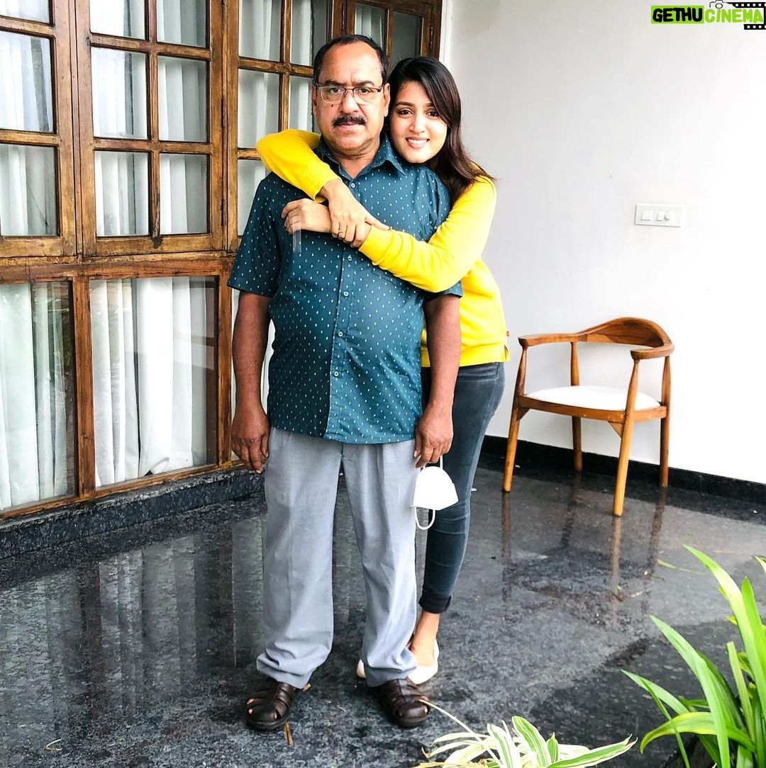 Viviya Santh Instagram - Happy Father’s Day Pappa🥰🥰🥰