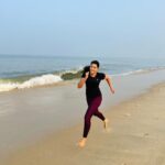 Viviya Santh Instagram - Because I love this picture 🏃‍♀️🏃‍♀️🏃‍♀️ 🏖 🏝 🌊💗 #beachlover #beachgirl #beachrun #workoutmotivation #weekendmotivation Marari Beach