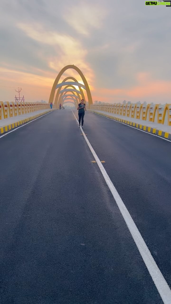 Viviya Santh Instagram - Good Morning Everyone🤗, Wherever you may be, Whatever you may be going through, Take some time for yourself. Do something you enjoy. You will be happier at the end of the day. #blessedmorning #sunkissed #happyme #happyrunning #metime #mykindofenergybooster