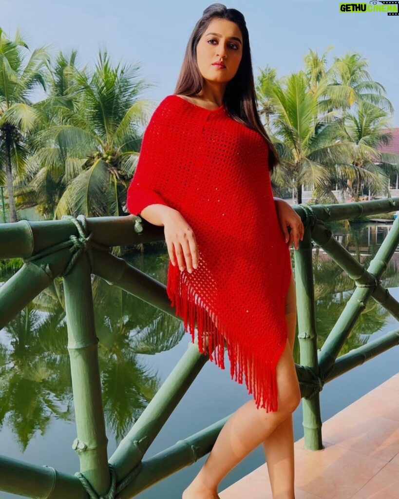 Viviya Santh Instagram - Happy Xmas 🤶 💄 & 👗 @sruthisai_official 🥰 Kalathil Lake Resort