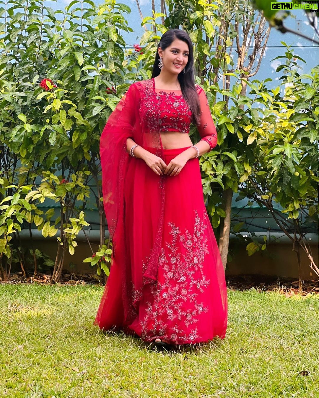 Viviya Santh - 7.7K Likes - Thankyou @ethereal.kochi for this elegant design šš