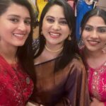 Viviya Santh Instagram - Rahul’s wedding diary 💿 📔 @swasikavj @mamtamohan @meet_miya @shaji_kailas_ @narainraam @vkprakash61 @sinu_sidharth @c_j_charles @directormohanraja @badushanm @chef_pillai @richapanai @kavya_ajit_official #rahulsweddingdiary #celebration #celebritywedding #bangaloredays Bangalore, India