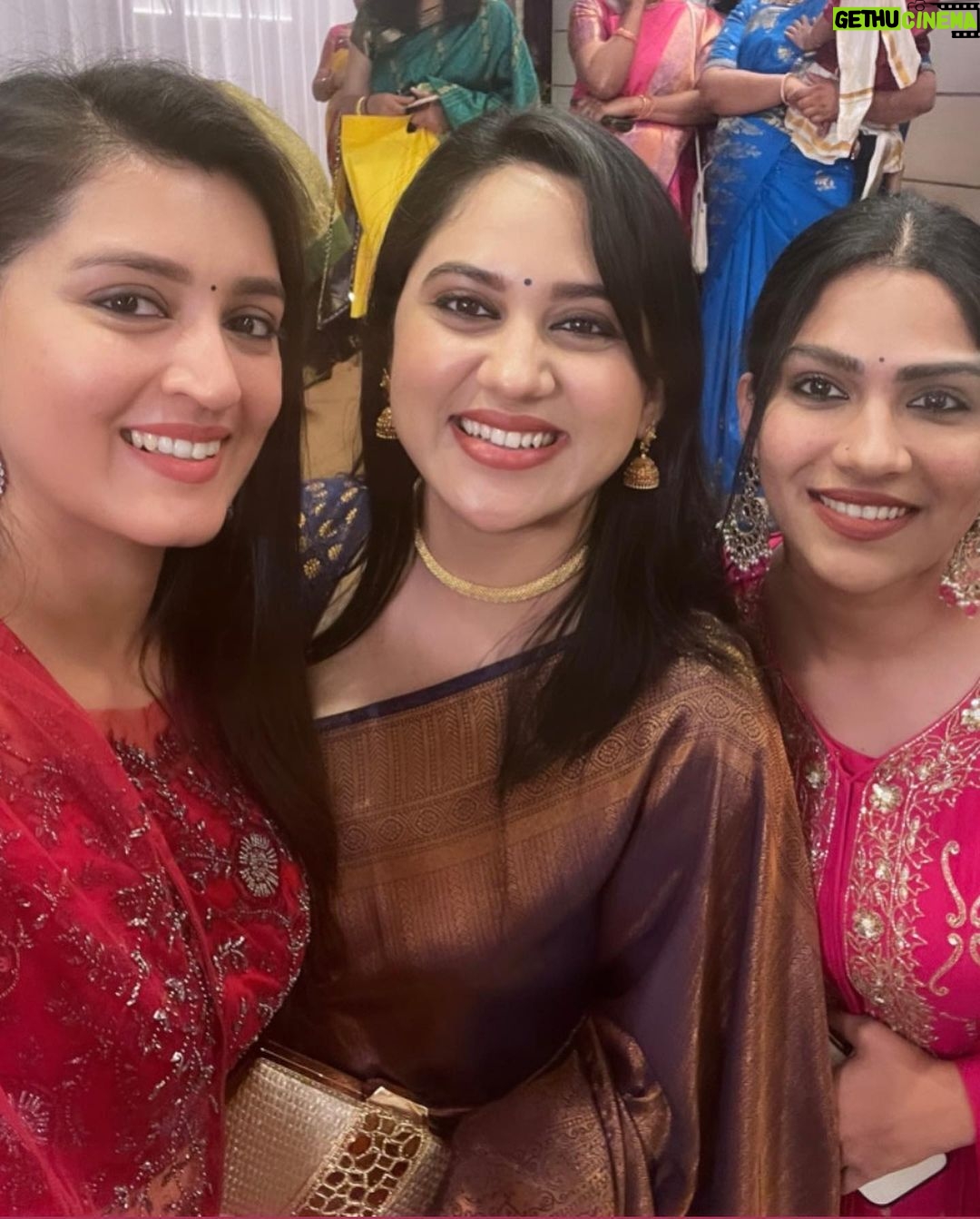 Viviya Santh Instagram - Rahul’s wedding diary 💿 📔 @swasikavj @mamtamohan @meet_miya @shaji_kailas_ @narainraam @vkprakash61 @sinu_sidharth @c_j_charles @directormohanraja @badushanm @chef_pillai @richapanai @kavya_ajit_official #rahulsweddingdiary #celebration #celebritywedding #bangaloredays Bangalore, India