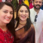 Viviya Santh Instagram - Rahul’s wedding diary 💿 📔 @swasikavj @mamtamohan @meet_miya @shaji_kailas_ @narainraam @vkprakash61 @sinu_sidharth @c_j_charles @directormohanraja @badushanm @chef_pillai @richapanai @kavya_ajit_official #rahulsweddingdiary #celebration #celebritywedding #bangaloredays Bangalore, India