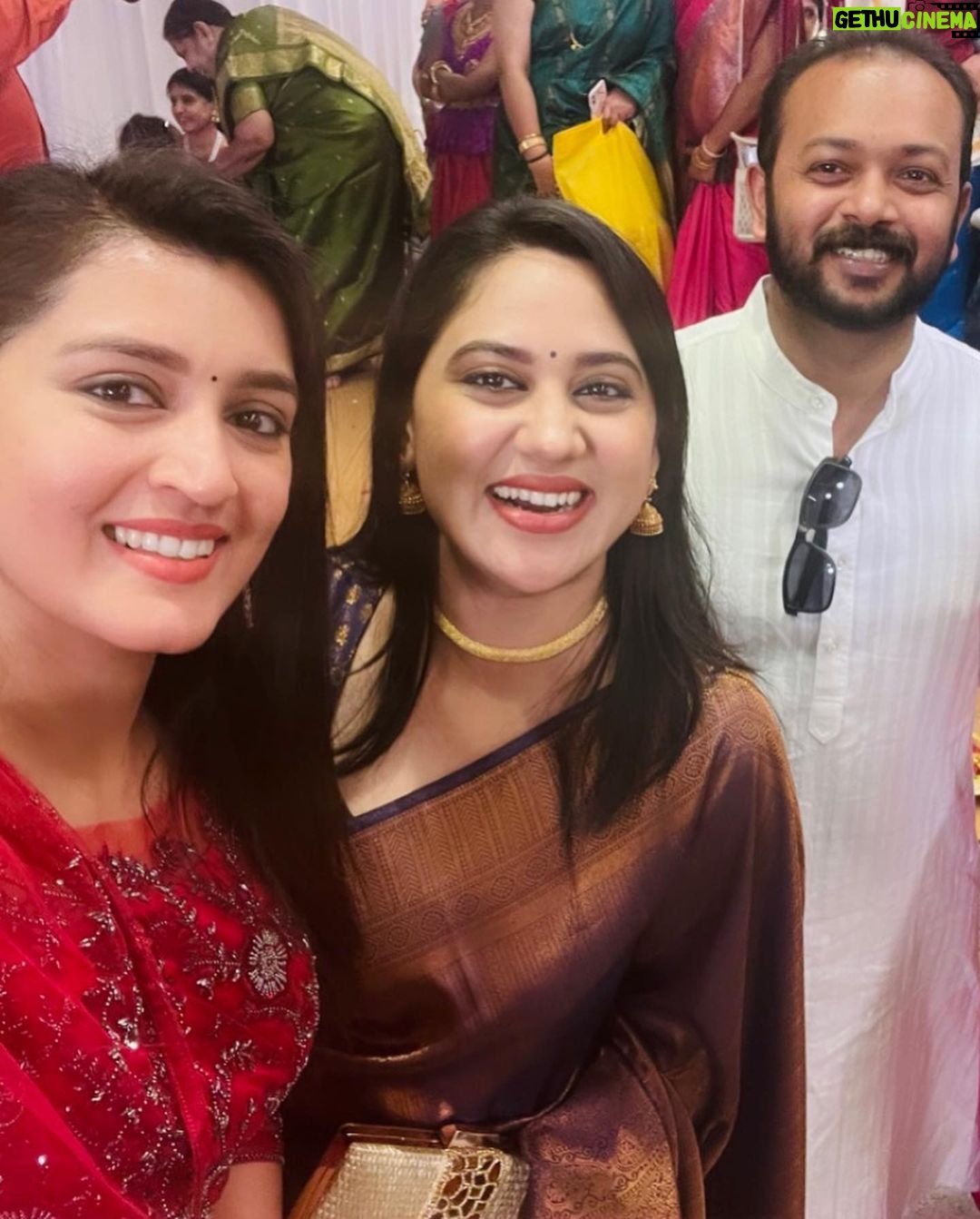 Viviya Santh Instagram - Rahul’s wedding diary 💿 📔 @swasikavj @mamtamohan @meet_miya @shaji_kailas_ @narainraam @vkprakash61 @sinu_sidharth @c_j_charles @directormohanraja @badushanm @chef_pillai @richapanai @kavya_ajit_official #rahulsweddingdiary #celebration #celebritywedding #bangaloredays Bangalore, India