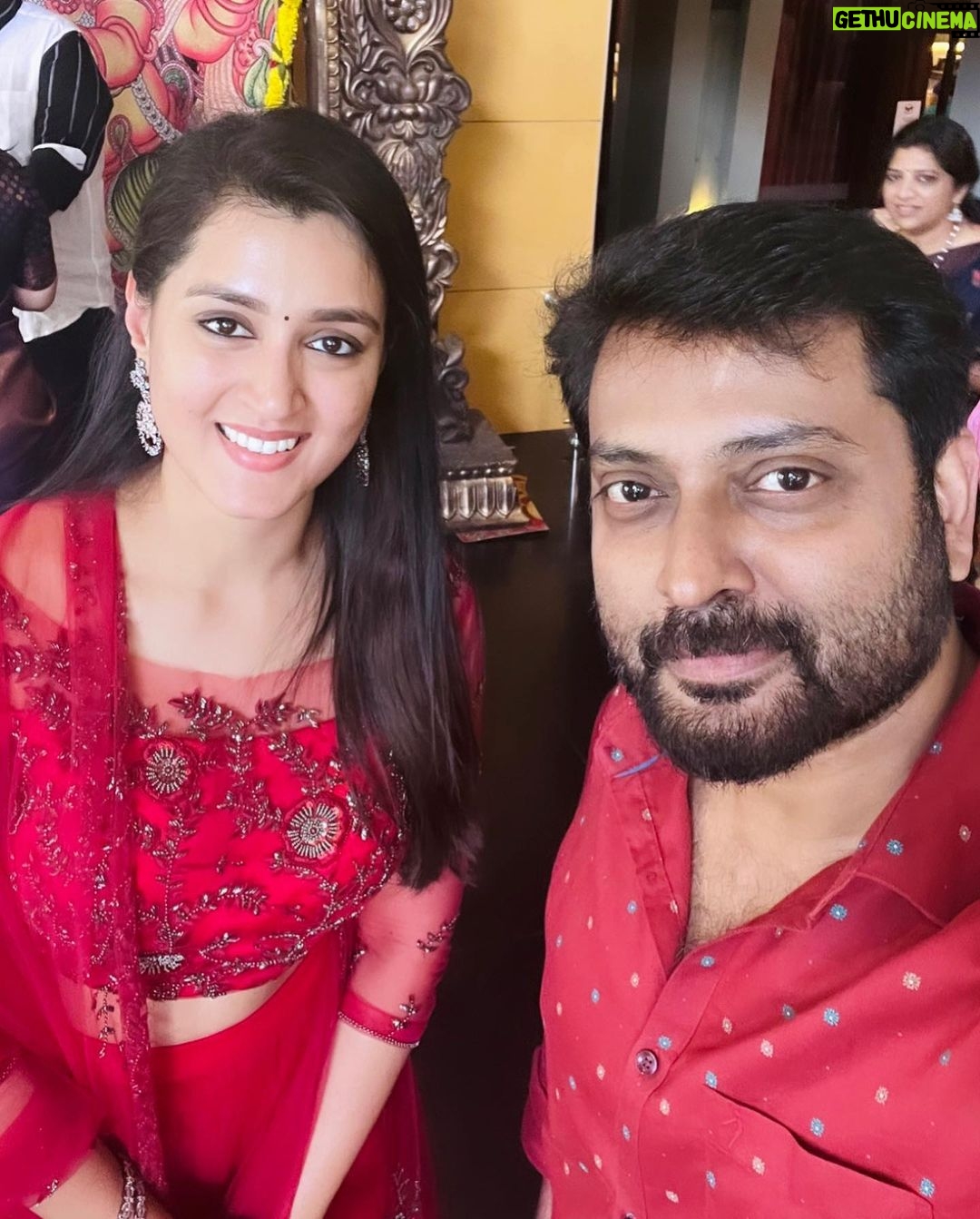 Viviya Santh Instagram - Rahul’s wedding diary 💿 📔 @swasikavj @mamtamohan @meet_miya @shaji_kailas_ @narainraam @vkprakash61 @sinu_sidharth @c_j_charles @directormohanraja @badushanm @chef_pillai @richapanai @kavya_ajit_official #rahulsweddingdiary #celebration #celebritywedding #bangaloredays Bangalore, India