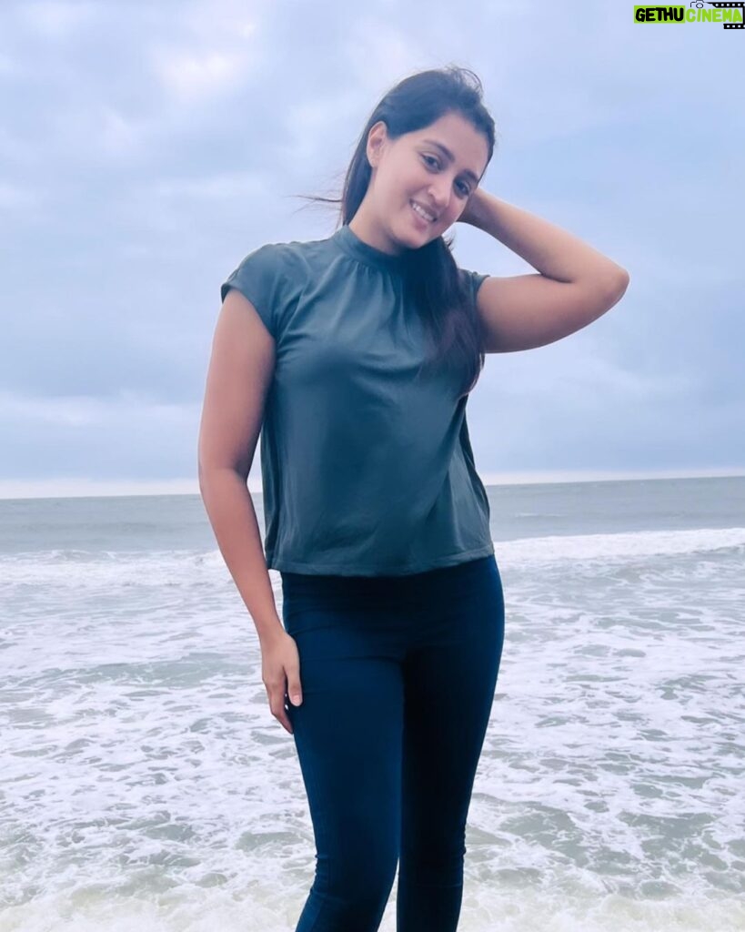 Viviya Santh Instagram - #azhikalbeach #lighthouse #mesmerisingview #beachlove #alwaysabeachgirl Azheekal Beach
