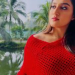 Viviya Santh Instagram – Happy Xmas 🤶 

💄 & 👗 @sruthisai_official 🥰 Kalathil Lake Resort