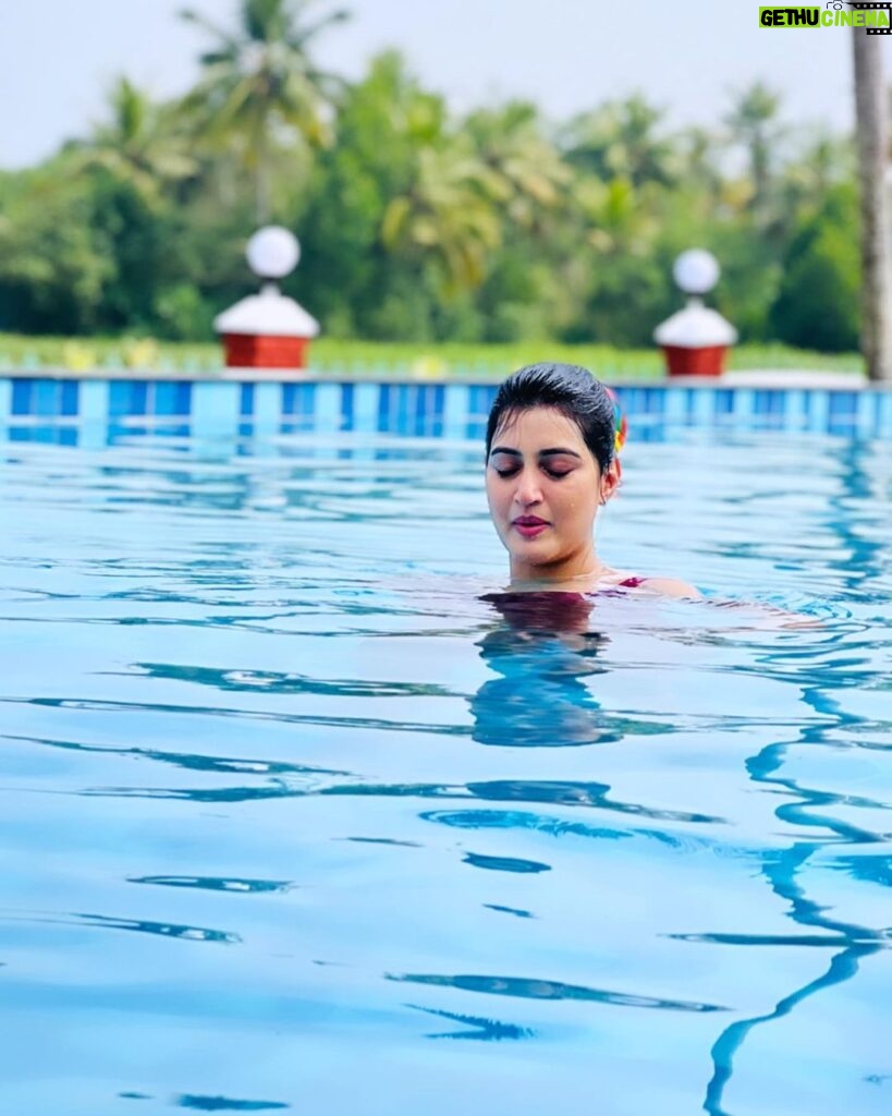 Viviya Santh Instagram - Pool meditation 😜 @kalathillakeresort Kalathil Lake Resort