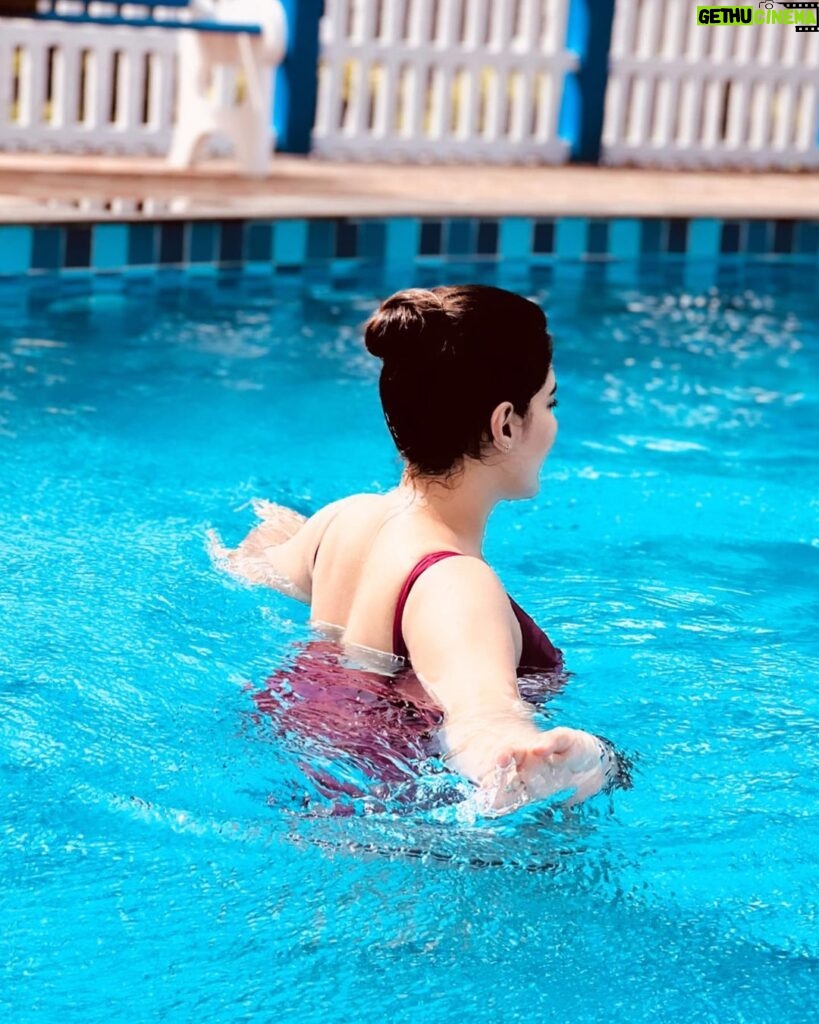 Viviya Santh Instagram - Pool meditation 😜 @kalathillakeresort Kalathil Lake Resort