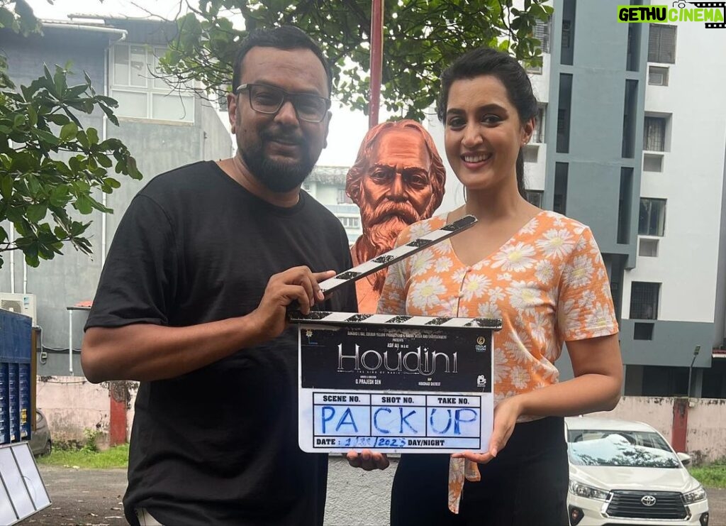 Viviya Santh Instagram - Thankyou so much to the entire Houdini cast and crew for all the support given to me, I'm grateful to be able to work with you all 😍😍❤️ @prajeshsen @asifali @noushadkshereef