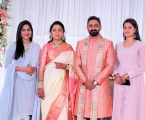 Viviya Santh Instagram - Happy Married Life Rahul 💞💞💞

@swasikavj @c_j_charles 
👗: @ethereal.kochi