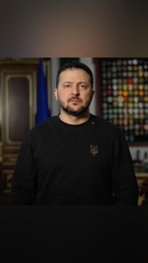 Volodymyr Zelenskyy Instagram - Я вдячний генералу Залужному за два роки захисту. Я вдячний за кожну перемогу, яких ми досягли разом і завдяки всім українським воїнам, які героїчно витягують цю війну на собі.
Відверто поговорили сьогодні про те, що потребує змін в армії. Термінових змін. Я запропонував генералу Залужному бути й надалі разом у команді Української держави. Буду вдячний за його згоду. 

Відсьогодні до керівництва Збройними Силами України приступає нова управлінська команда. Я хочу, щоб бачення війни було єдиним і в наших воїнів у Роботиному чи Авдіївці, і в Генеральному штабі та на Ставці. Я провів десятки розмов із командирами різного рівня. Зокрема, сьогодні говорив із бригадними генералами Андрієм Гнатовим, Михайлом Драпатим, Ігорем Скибюком та полковниками Павлом Палісою і Вадимом Сухаревським.
Усі вони розглядаються на керівні посади в армії та служитимуть під проводом найбільш досвідченого українського командувача. Він має успішний досвід захисту – провів Київську оборонну операцію. Він має також і успішний досвід наступу – Харківської визвольної операції. 
Я призначив генерал-полковника Сирського Головнокомандувачем Збройних Сил України.
Сьогодні ж говорив із генералами Мойсюком та Забродським. Їх досвід – на службі державі.

2024 рік може стати успішним для України лише за умови ефективних змін в основі нашої оборони, якою є Збройні Сили України.
🇺🇦🇺🇦🇺🇦