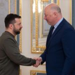 Volodymyr Zelenskyy Instagram - Зустрівся зі спікером Росеном Желязковим і парламентарями Народних зборів Болгарії. Дякую за допомогу, зміцнення обороноздатності української армії та підтримку нашої держави на шляху європейської та євроатлантичної інтеграції. 🇺🇦🇧🇬 —— I met with Bulgaria’s National Assembly President, Rosen Zhelyazkov, and Bulgarian MPs. I thanked them for their assistance in bolstering Ukraine’s defense capabilities and facilitating our path to the EU and NATO. 🇺🇦🇧🇬
