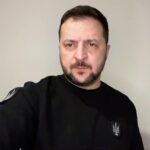 Volodymyr Zelenskyy Instagram - Те, що відбувається на нашому західному кордоні – кордоні з Польщею, – не можна сприймати як щось нормальне чи буденне. Потрібна проста й зрозуміла справедливість. Через польський кордон проходить лише 5% нашого агроекспорту. Тож насправді ситуація не в зерні, а, скоріше, в політиці. І під Куп’янськом, неподалік від кордону з Росією, де не стихає ворожа артилерія, новини з кордону з Польщею виглядають просто знущально. Потрібні спільні рішення, раціональні рішення, щоб вийти з цієї ситуації. Рішення наші з поляками передусім та всіх у Європі, кого турбує доля Європи. Дякую всім, хто б’ється й працює заради нашої держави та людей! Дякую всім, хто допомагає! Слава Україні!
