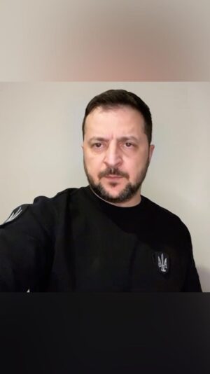 Volodymyr Zelenskyy Instagram - Те, що відбувається на нашому західному кордоні – кордоні з Польщею, – не можна сприймати як щось нормальне чи буденне. Потрібна проста й зрозуміла справедливість. Через польський кордон проходить лише 5% нашого агроекспорту. Тож насправді ситуація не в зерні, а, скоріше, в політиці. І під Куп’янськом, неподалік від кордону з Росією, де не стихає ворожа артилерія, новини з кордону з Польщею виглядають просто знущально. Потрібні спільні рішення, раціональні рішення, щоб вийти з цієї ситуації. Рішення наші з поляками передусім та всіх у Європі, кого турбує доля Європи.

Дякую всім, хто б’ється й працює заради нашої держави та людей! Дякую всім, хто допомагає!
Слава Україні!
