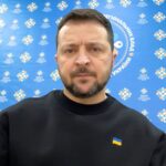 Volodymyr Zelenskyy Instagram – Сьогодні зранку ми обговорили з Прем’єр-міністром Денисом Шмигалем посилення політики героїв – політики ветеранів. Кроки, які вирішать наявні проблеми в цій сфері та додадуть впевненості нашим людям. Кроки перезавантаження. І не тільки в цьому напрямі. За всієї поваги до пані міністра, це питання виключно менеджменту. Україні потрібні сила, свіжа енергія й достатнє лідерство в кожній сфері. Ми повинні перемогти в цій війні. І зробити цього року максимум, тобто навіть більше, ніж можливо. Україна переможе.
 
Слава нашому народу! 
Слава Україні!