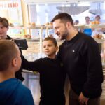 Volodymyr Zelenskyy Instagram - Дніпро. Відвідав інноваційний ліцей «Синергія». Поспілкувався з учнями і подякував учителям. Класні умови для навчання! Вдячний усім, хто, попри все, забезпечує для українських дітей нормальне життя. —— In Dnipro, I visited the innovative Synergy Lyceum to speak with the students and express my gratitude to the teachers. The facility provides excellent study conditions! I am grateful to everyone who, despite all the challenges, provides a normal life for Ukrainian children.