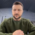 Volodymyr Zelenskyy Instagram - Вранці – Роботине, одна з найбільш жорстких частин фронту, Запорізький напрямок. Особисто подякував воїнам, нагородив безпосередньо на передовій пʼятьох із кращих – тих, хто відзначився в боях цими тижнями. День – Повітряне командування «Схід». Доповідь і детальна розмова щодо захисту неба над Дніпровщиною. Небезпека постійна, висока, Росія розглядає регіон як одну з основних мішеней для терористичних атак. Працюємо, щоб додати можливостей збивати ракети, дрони. Зараз – Кривий Ріг, увесь район та інші громади області, нарада щодо енерго- та водозабезпечення міст і сіл Дніпровщини, зокрема й Кривого. Захист енергооб’єктів. Посилення мобільних вогневих груп, ППО, РЕБ. Відновлення енергопотужностей. Я дякую всім, хто цими днями оперативно відновив енергопостачання після нещодавніх ударів – кожній ремонтній бригаді. Максимальна повага, вдячність усім, хто воює заради держави, працює заради України, українців, та всім, хто допомагає – кожному волонтеру, кожній волонтерській спільноті. Усім, хто в державі та разом із державою. Слава Україні!