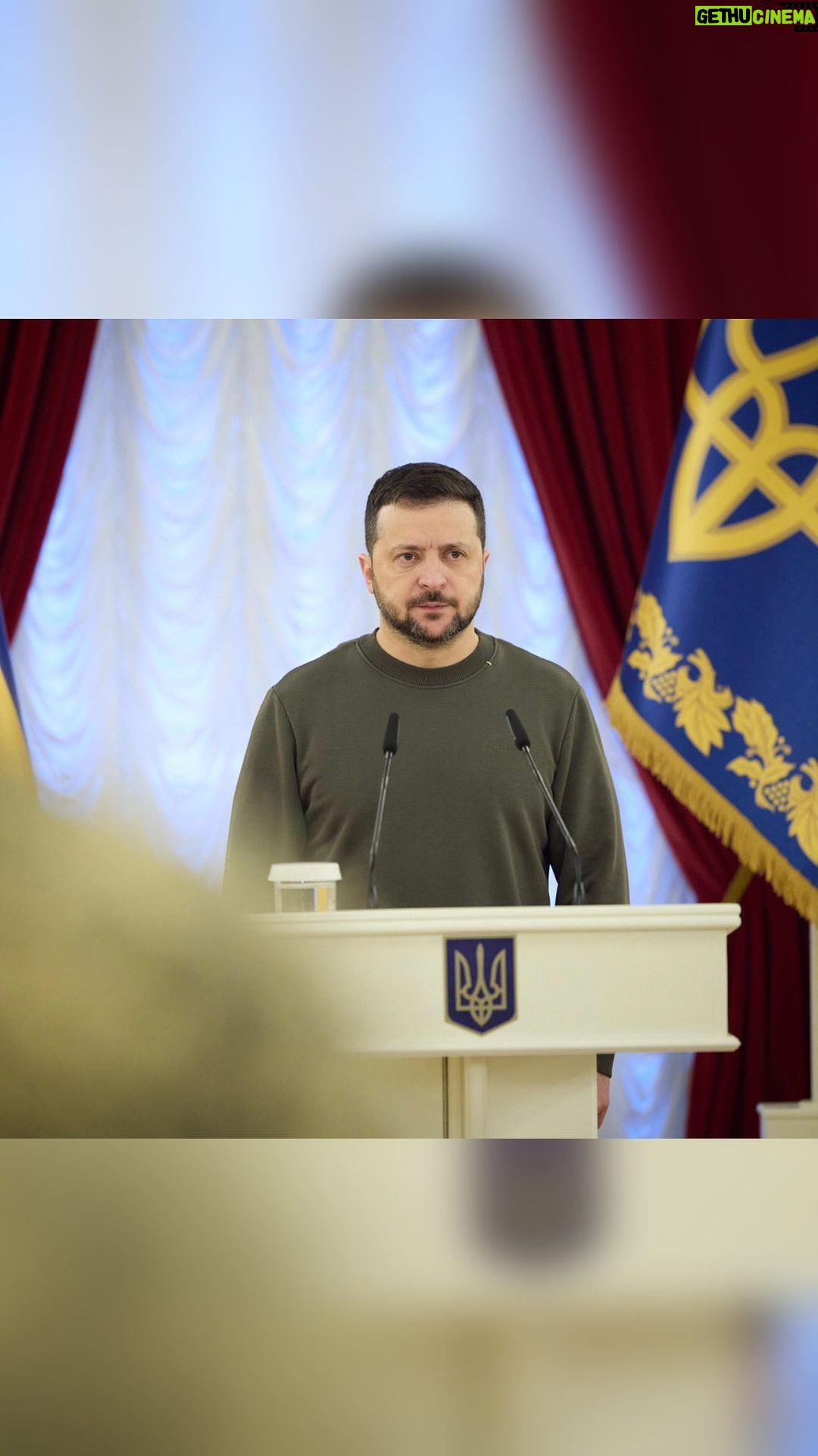 Volodymyr Zelenskyy Instagram - At the moment, recovery works are underway in some regions of our state where Russian strikes caused power outages. Dnipropetrovsk region, particularly Kryvy Rih – energy workers are striving to restore electricity to all consumers as quickly as possible. We’ve dispatched the head of Ukrenergo to the region, along with all necessary experts and resources. Prime Minister Denys Shmyhal briefed me today on the progress of the works and the protection of energy facilities. I thank every repair brigade and all the involved workers. Being self-sacrificing at one’s level, being efficient, and being bold, means for Ukraine to be a strong state capable of defending itself. I thank everyone who realizes this. Glory to every Ukrainian warrior! Glory to all those who work to ensure Ukraine can defend itself! Glory to Ukraine!
