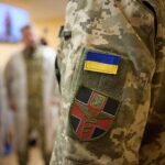 Volodymyr Zelenskyy Instagram - Один із медичних закладів, де проходять лікування наші воїни після поранень. Поспілкувався із захисниками та медиками, вручив їм державні нагороди. Дякую вам, хлопці, за все, що ви зробили й робите. Бажаю одужання та перемоги. Дякую й нашим медикам. Ви рятуєте бійців, ви – гордість нашої держави. 🇺🇦🇺🇦🇺🇦 —— I visited one of the medical facilities where our warriors are treated after being wounded, met with the defenders and medical workers, and presented them with state awards. I am grateful for everything they have done and continue to do. I wish them recovery and victory. I am also grateful to our medics. They are saving the warriors and they are the pride of our country. 🇺🇦🇺🇦🇺🇦