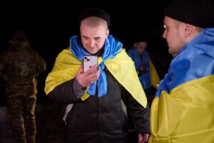 Volodymyr Zelenskyy Instagram - Ще 100 українців удома, в Україні. Нацгвардія, прикордонники, ЗСУ. Більшість – захисники Маріуполя. 

Усі – наші, усі – знову на рідній землі. Працюємо щодо кожного й кожної та не зупинимося, поки всіх не повернемо! 

Наша команда, яка займається обмінами, – дякую за потрібний країні результат!

🇺🇦🇺🇦🇺🇦
____

Another 100 Ukrainians are back home in Ukraine. National Guard, Border Guards, and Armed Forces. The majority of them are Mariupol defenders.

These are all our people, and they have returned to their homeland. We are working on bringing back every Ukrainian who is still in captivity, and we will not stop until we do.

I am grateful to our team involved in the prisoner exchanges for the result the country needs. 

🇺🇦🇺🇦🇺🇦