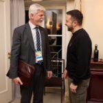 Volodymyr Zelenskyy Instagram - Дуже конкретна й змістовна зустріч із Президентом Чехії Петром Павелом. Говорили про оборонну підтримку України, посилення співпраці оборонно-промислових комплексів наших країн, спільне виробництво озброєнь. Цінуємо підтримку Чехією Української формули миру, а також всебічну допомогу нашій державі та нашим людям. 🇺🇦 🇨🇿 —— I had a very specific and informative meeting with President of the Czech Republic Petr Pavel @prezident_pavel. We discussed defense support for Ukraine, enhancing cooperation between the defense industries of our countries, and joint arms production. We appreciate the support of the Czech Republic for the Ukrainian Peace Formula, as well as comprehensive assistance to our country and our people. 🇺🇦🇨🇿