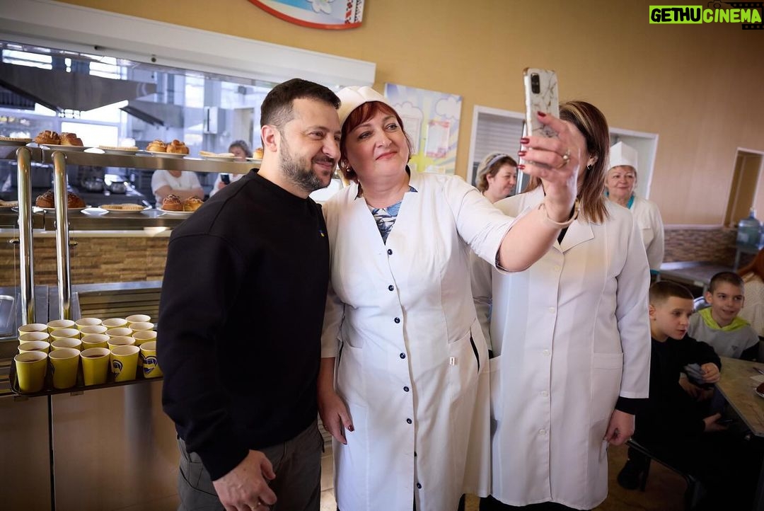 Volodymyr Zelenskyy Instagram - Два активні дні в регіонах. Запоріжжя, Дніпровщина, Кропивницький та область, Черкащина. Дякую всім, хто разом з Україною та в Україні! Кожному й кожній, хто зміцнює державу, б’ється й працює заради нашої країни, суспільства, наших людей – усіх українців. ____ Two active days in the regions. Zaporizhzhia, Dnipro, Kropyvnytskyi, and Cherkasy. I am grateful to everyone who stands with Ukraine and stays in Ukraine. I thank everyone who strengthens our nation, fights and works for our country, society, and our people—all Ukrainians.